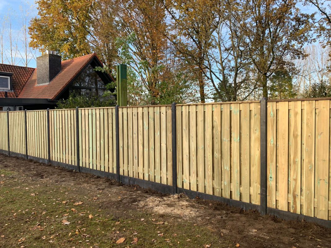 onderwijs Haat raket Standaard Schutting met Bolkop Palen - Van Veen Schuttingen Helmond